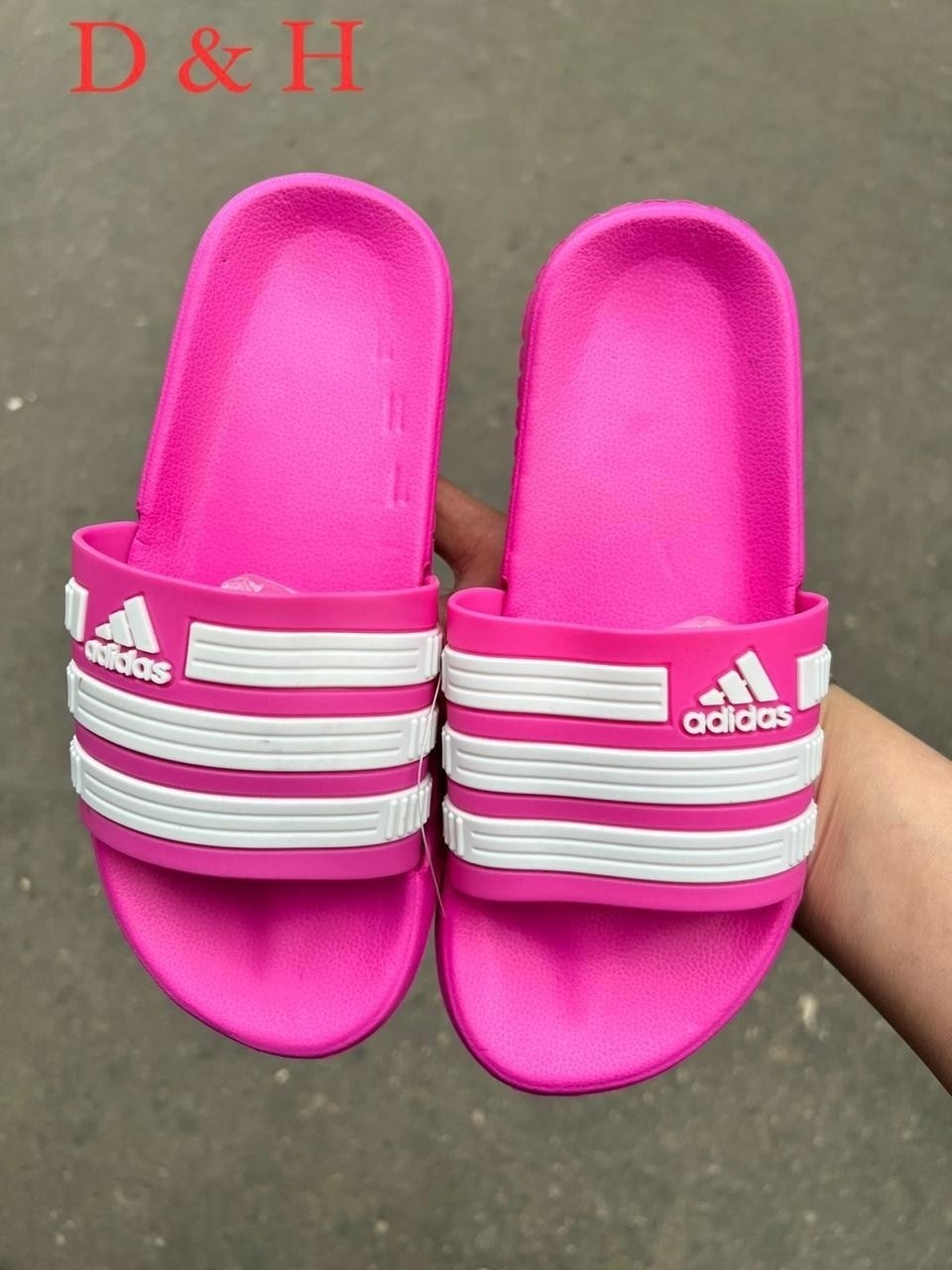 фиолетовые шлепки адидас,сланцы adidas adilette,сланцы adidas,шлепанцы адидас женские розовые,старые сланцы адидас розовые