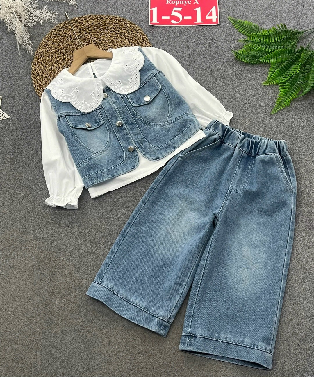 джинсовый костюм для девочки,джинсовые костюмы,жилет джинсовый,широкие джинсы,детский джинсовый костюм