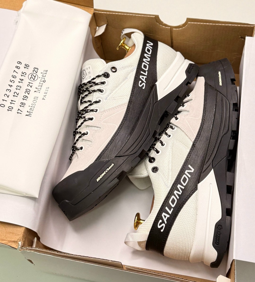 кроссовки mm6 maison margiela x salomon,кроссовки salomon,кроссовки x-alp со вставками mm6 maison margiela salomon белый,кроссовки alpinway hiking с низким верхом бежевого цвета salomon,кроссовки salo