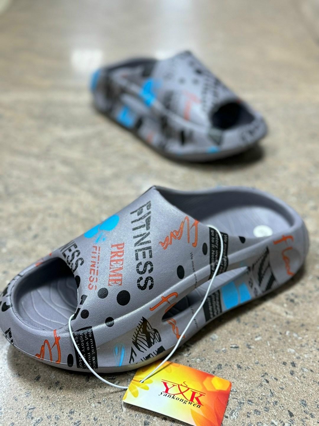 ,шлепанцы,пляжная ,тапочки модные,шлепанцы женские