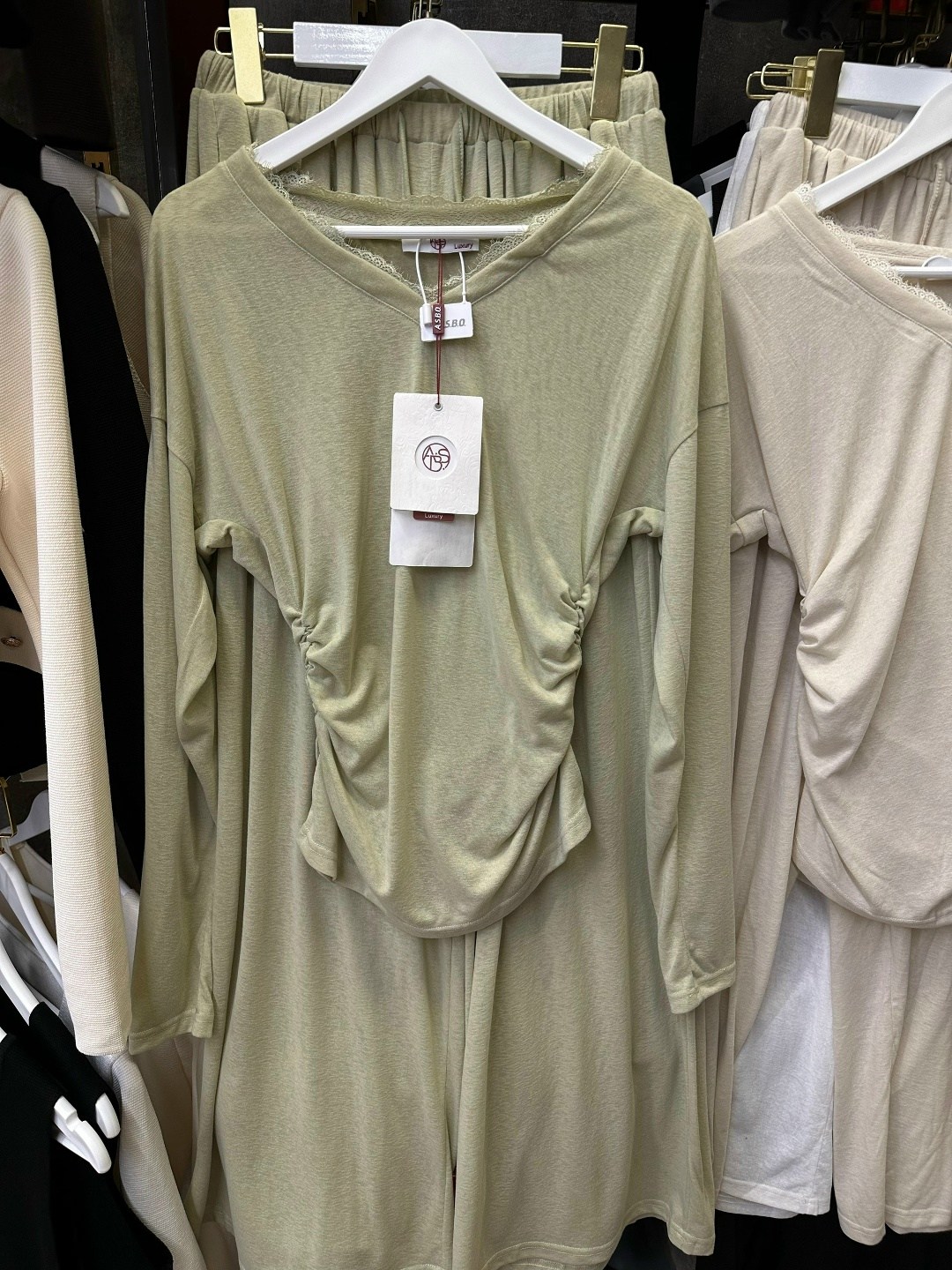 костюм бежевый,костюм женский,костюм с брюками палаццо,трикотажный костюм,трикотажный костюм с брюками палаццо