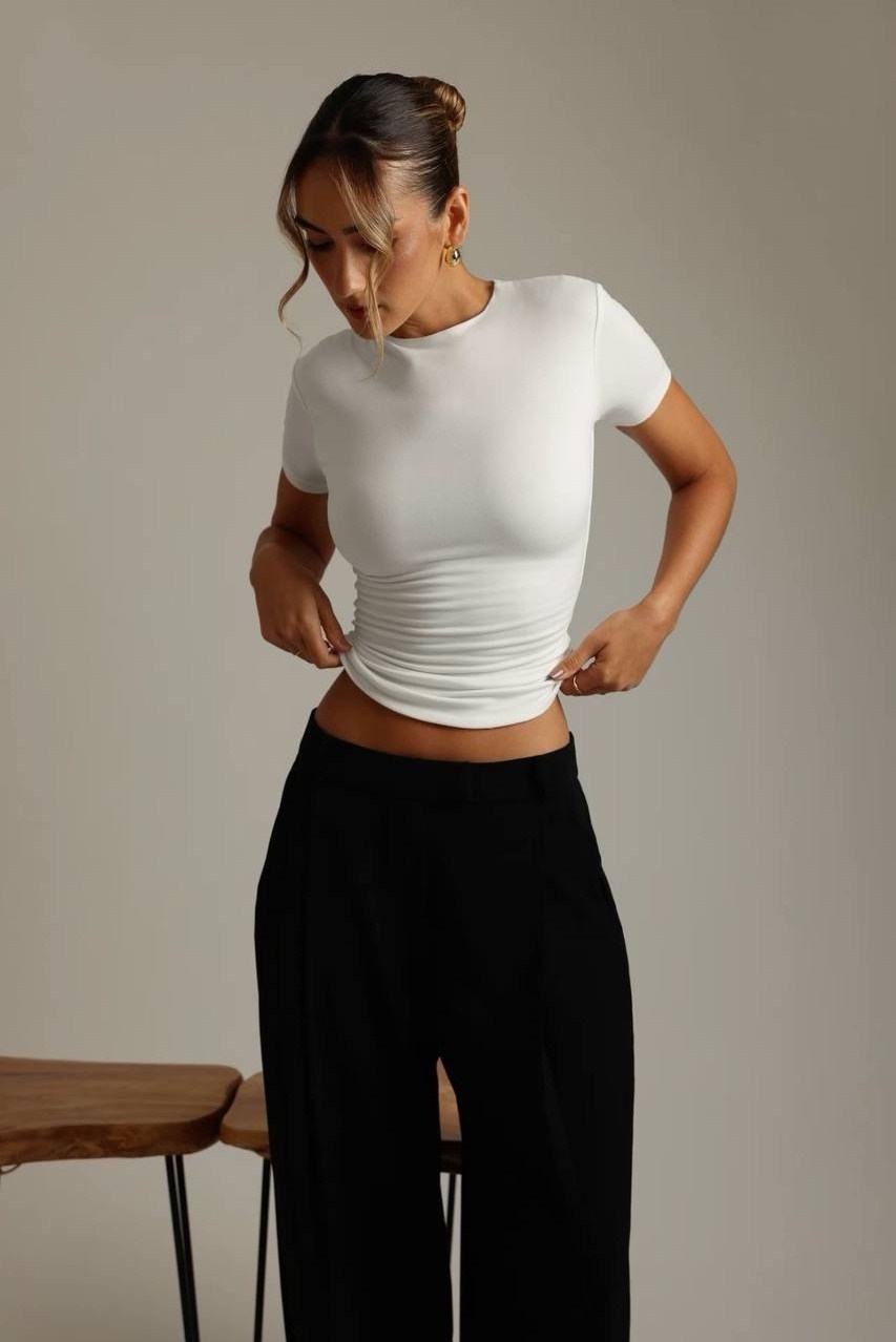 одежда кэжуал,брюки стиль,стильные наряды,кроп топ