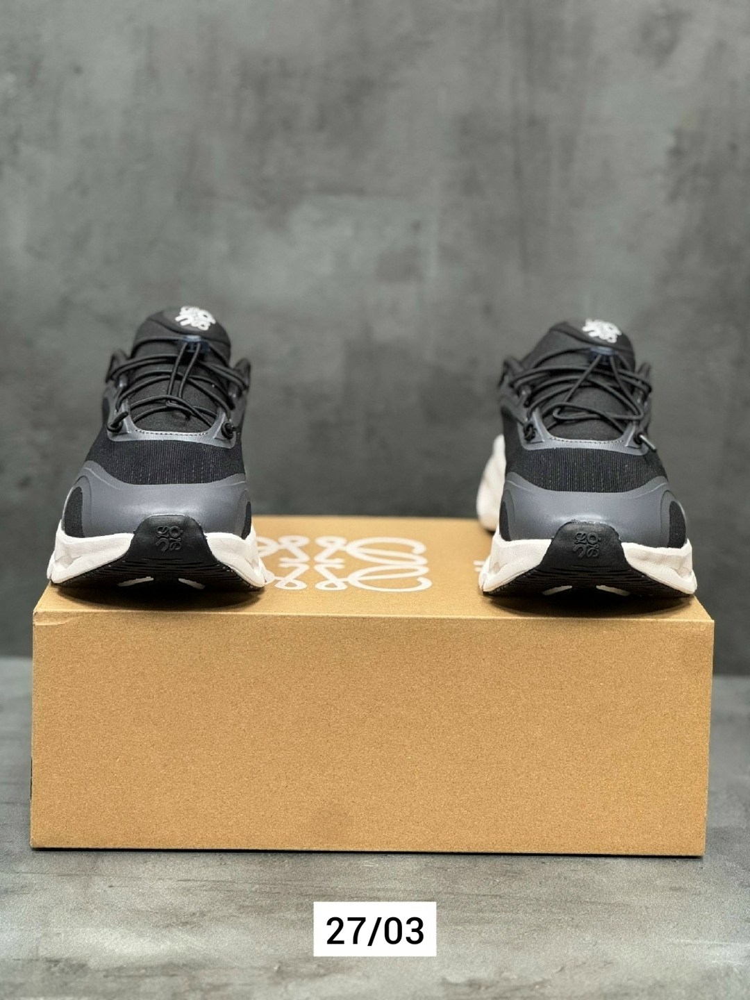 on cloud x loewe 9723 повседневная  кроссовки,кроссовки loewe,кроссовки cloudtilt 2. 0 из коллаборации с loewe on running серый,кроссовки,кроссовки on loewe x wmns cloudtilt 2 черный