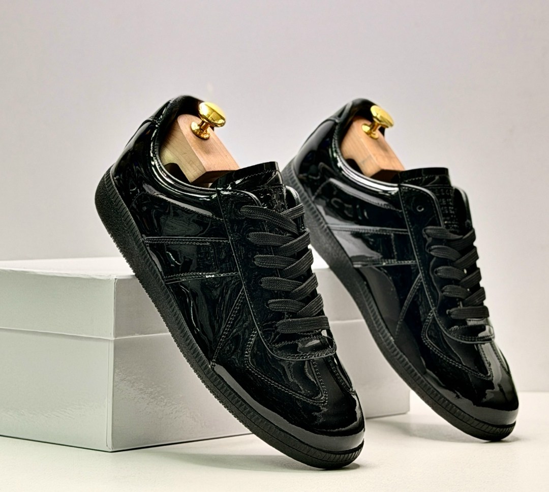 кроссовки maison margiela replica patent black,лакированные кроссовки,maison margiela replica patent black,кроссовки филипп плейн мужские,maison margiela черные низкие кроссовки