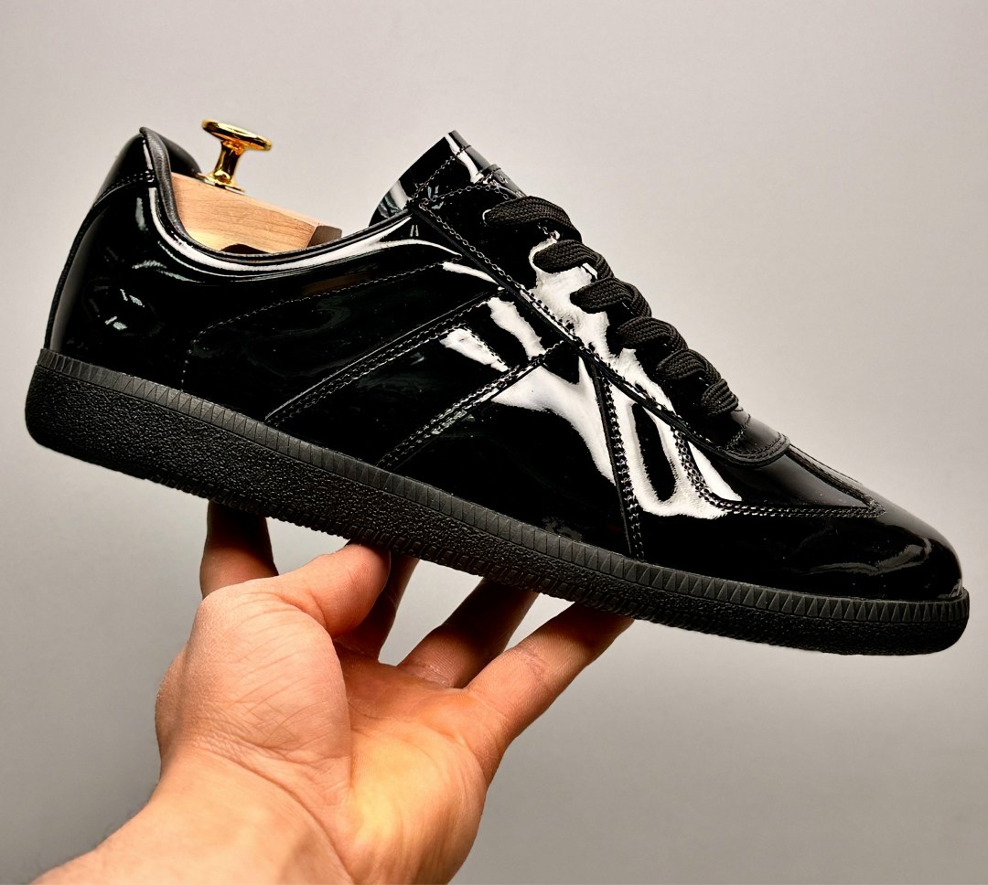 кроссовки maison margiela replica patent black,лакированные кроссовки,maison margiela replica patent black,кроссовки филипп плейн мужские,maison margiela черные низкие кроссовки