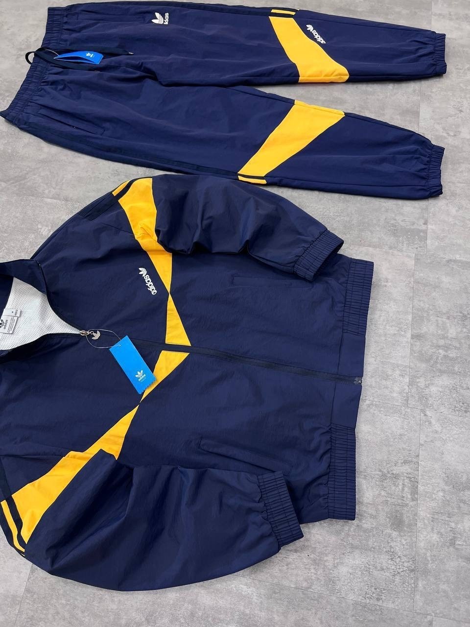 спортивный костюм adidas,спортивный костюм мужской adidas 90х,спортивные костюмы адидас,спортивный костюм мужской adidas,спортивный костюм мужской adidas весенний