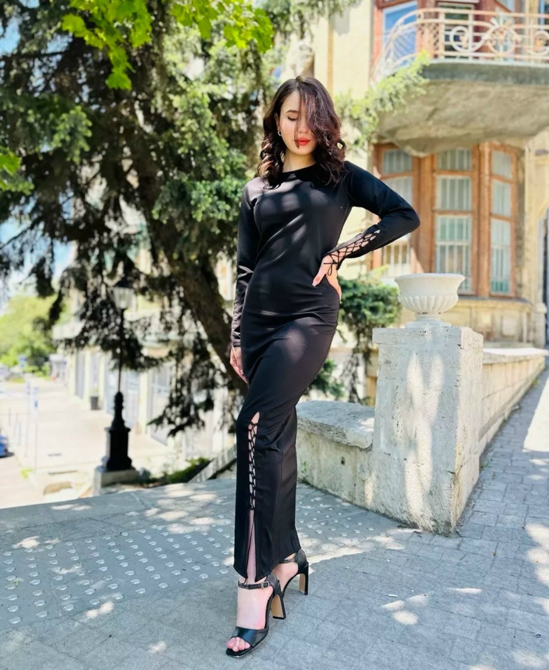 платье черное с разрезом,облегающее платье,платье черное,черное обтягивающее платье,женское облегающее платье