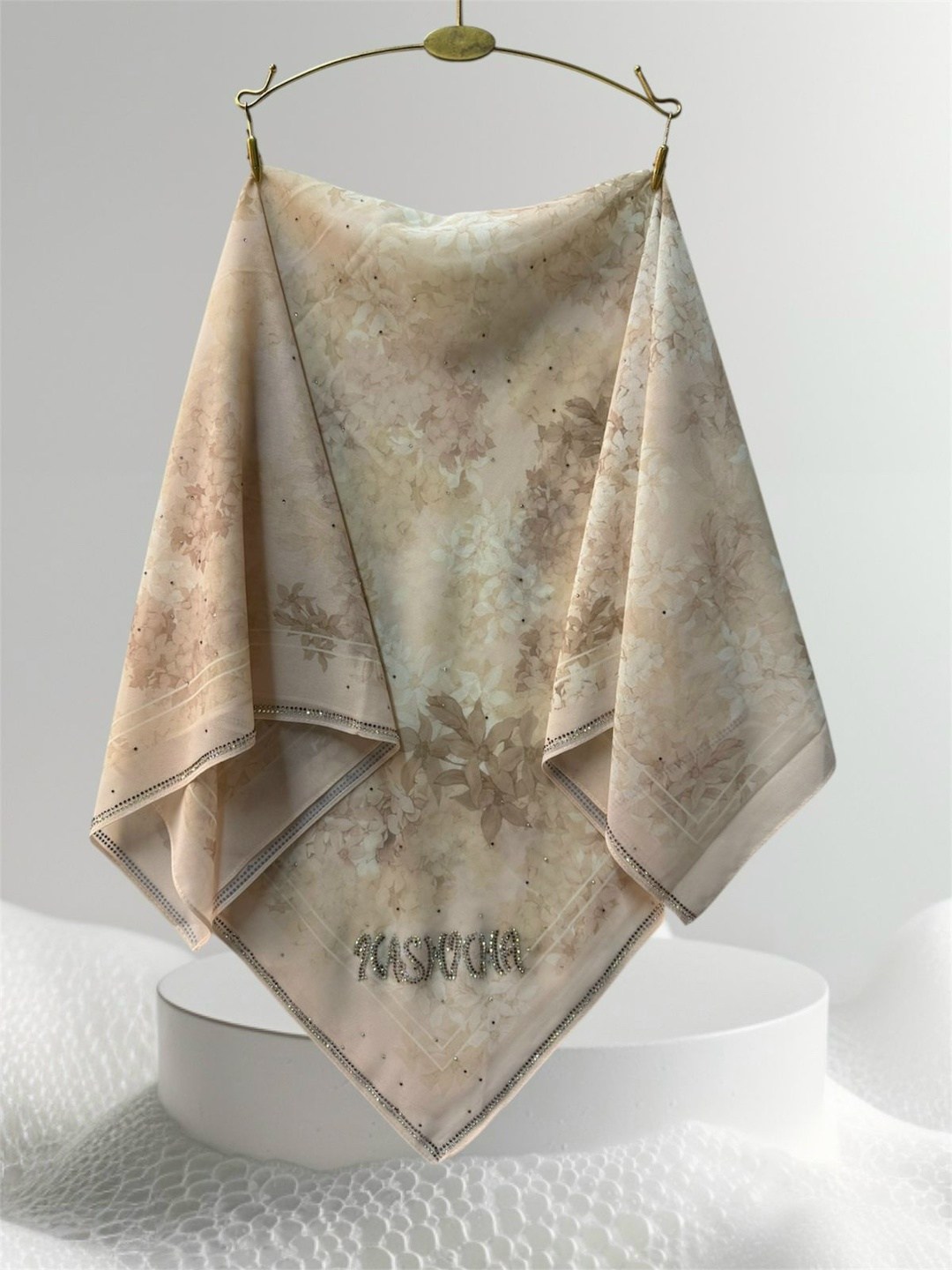 шелковый платок,шелковый платок серый с отпечатками листьев,шелковый шарф,брендовый платок,шарфы для женщин