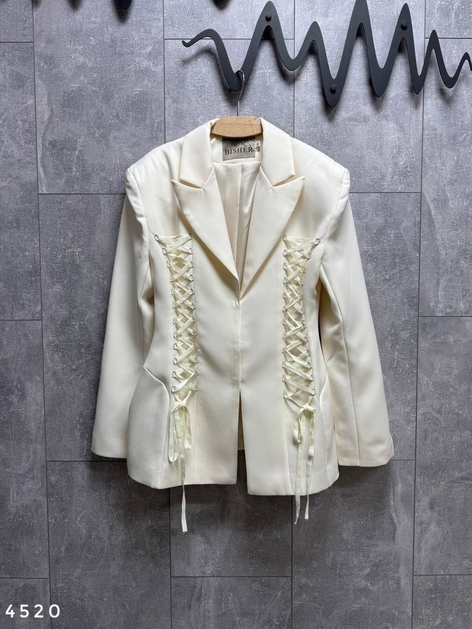 девушка,стильные наряды,платье пиджак,платье костюм,белый брючный костюм