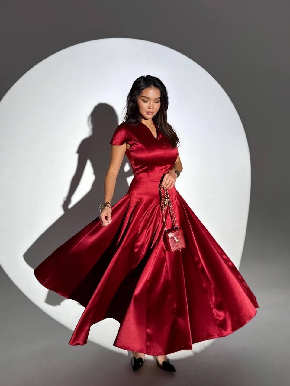 бордовое шелковое платье,атласное платье,бордовое платье вечернее,бордовое атласное платье,нарядное платье