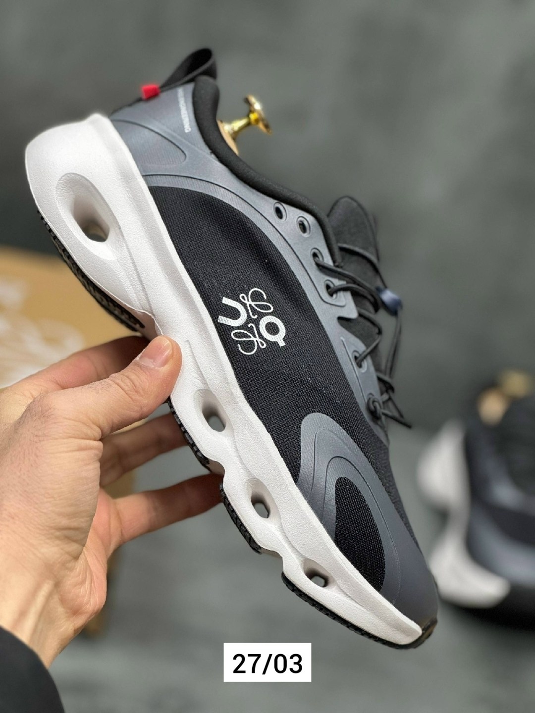 on cloud x loewe 9723 повседневная  кроссовки,кроссовки loewe,кроссовки cloudtilt 2. 0 из коллаборации с loewe on running серый,кроссовки,кроссовки on loewe x wmns cloudtilt 2 черный