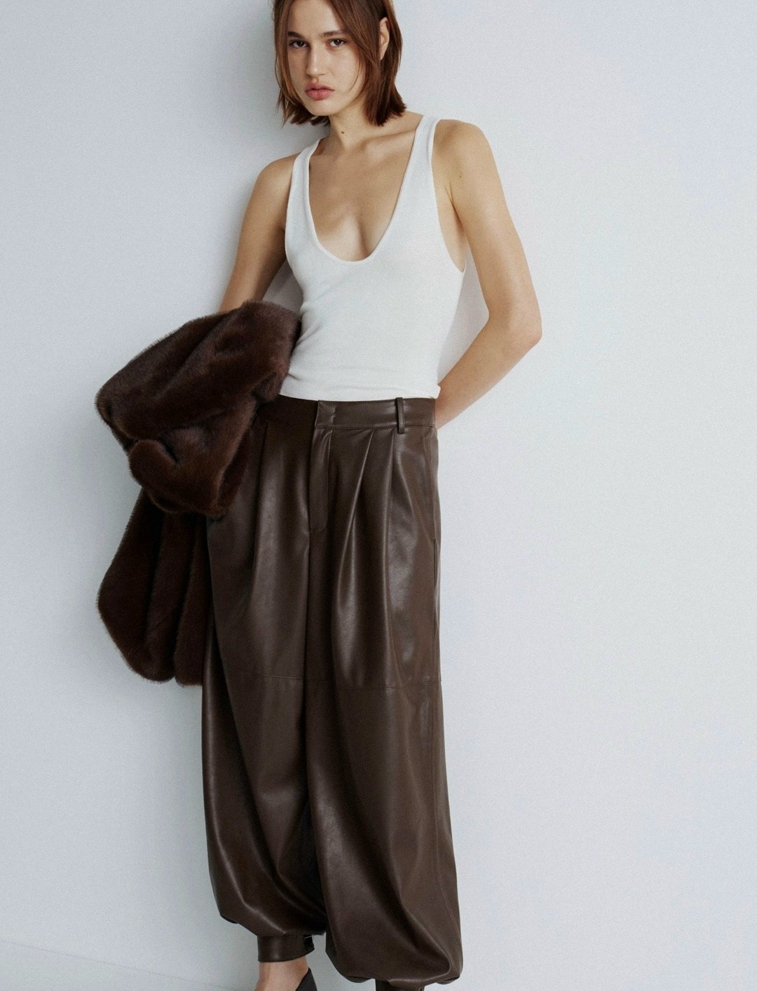 шуба из искусственного меха,широкие брюки,кожаные брюки,брюки женские,шубы зара новая коллекция