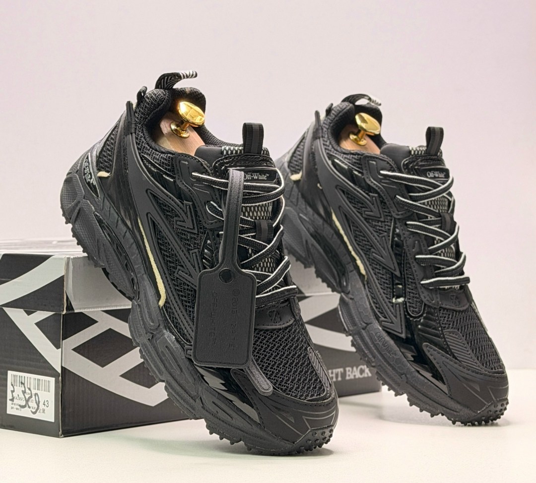 мужские кроссовки runner low top balenciaga черный,мужские кроссовки balenciaga runner черные,кроссовки balenciaga runner цвет black matt,кроссовки track 2.0 sneakers black balenciaga черный,беговые к