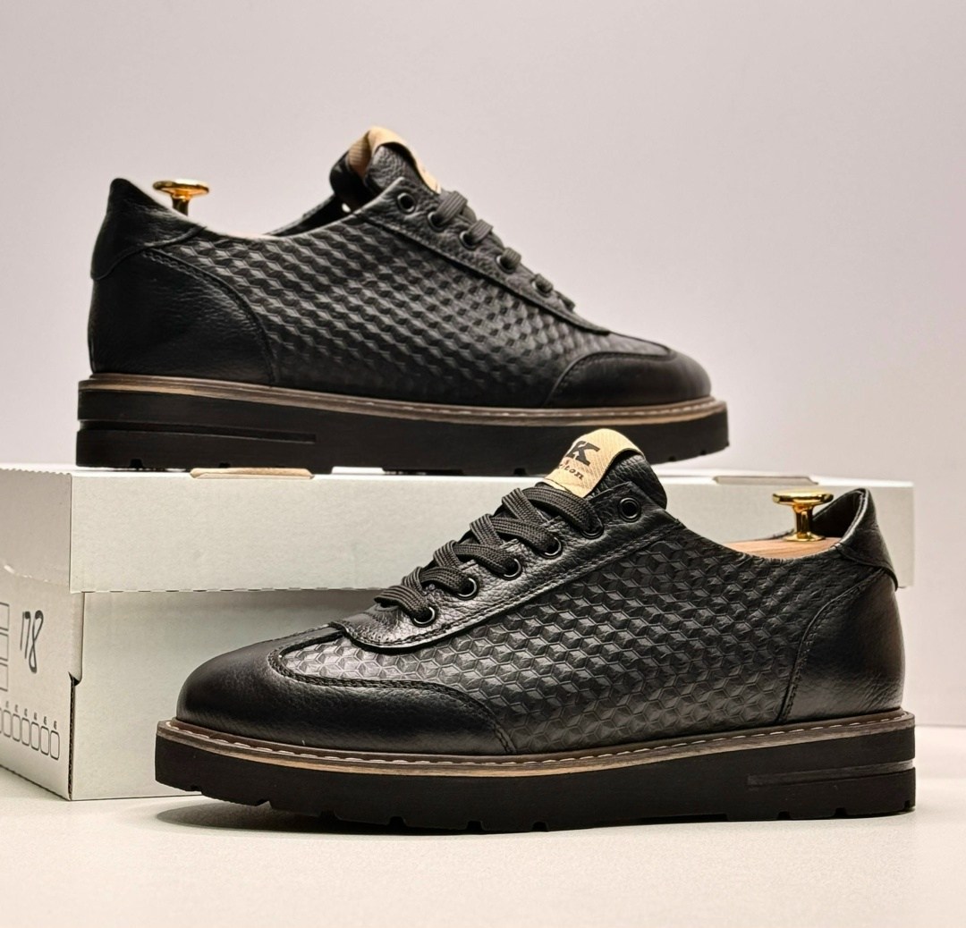 ,мужская ,мужская  кроссовки,мужские кожаная кроссовки,кроссовки