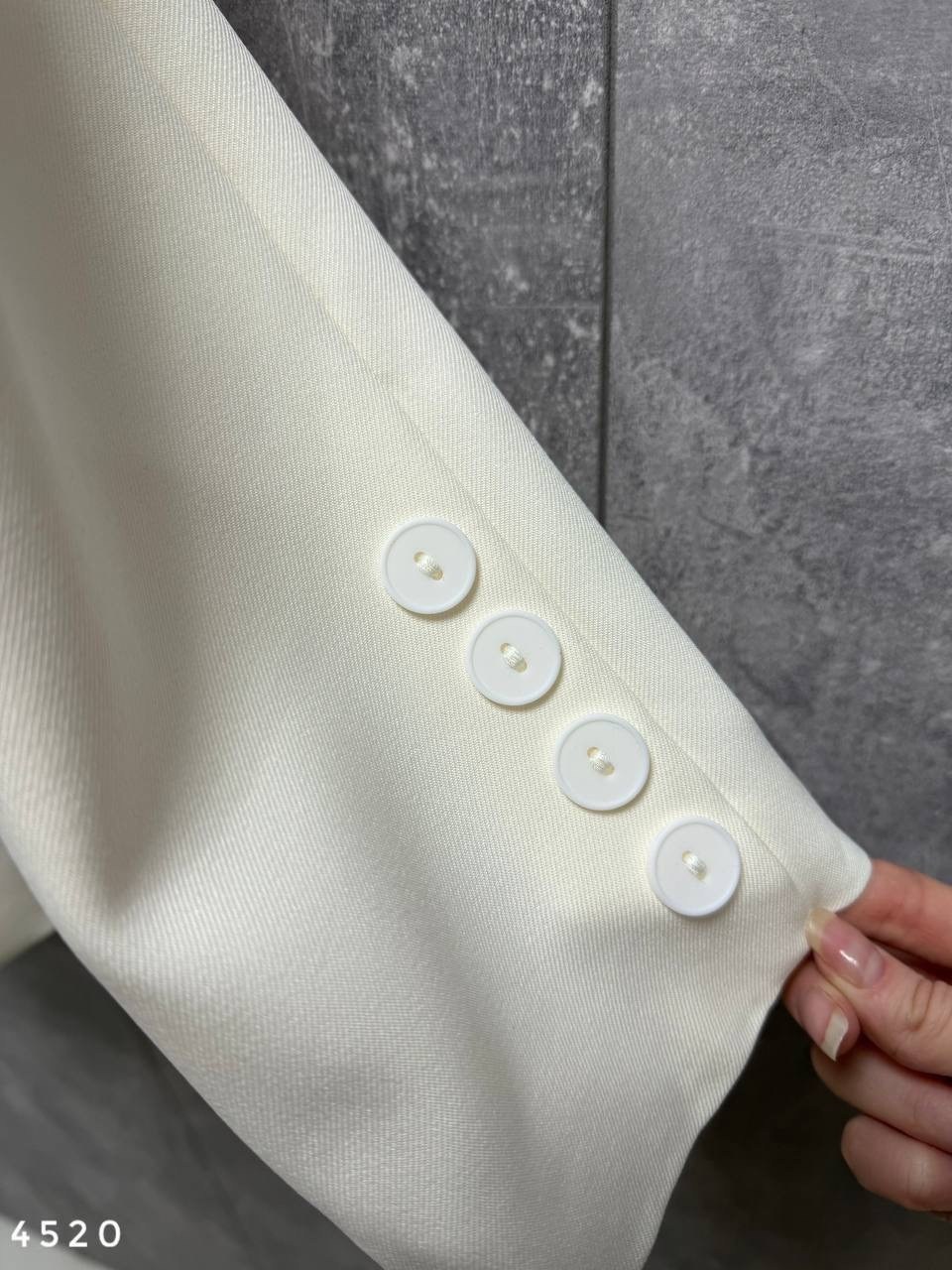 девушка,стильные наряды,платье пиджак,платье костюм,белый брючный костюм