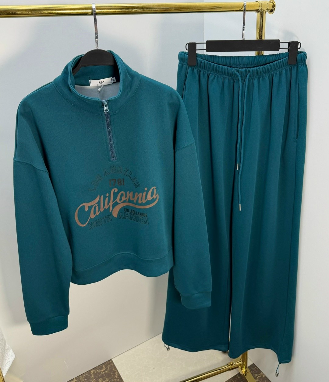 спортивный костюм женский,спортивный костюм,женский спортивный костюм из премиальной ткани,женский костюм,спортивный костюм из премиальной ткани