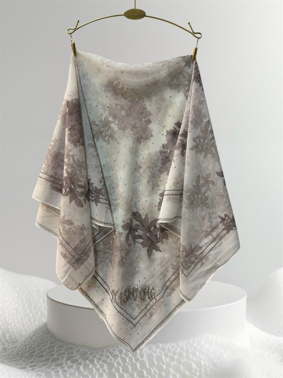 шелковый платок,шелковый платок серый с отпечатками листьев,шелковый шарф,брендовый платок,шарфы для женщин
