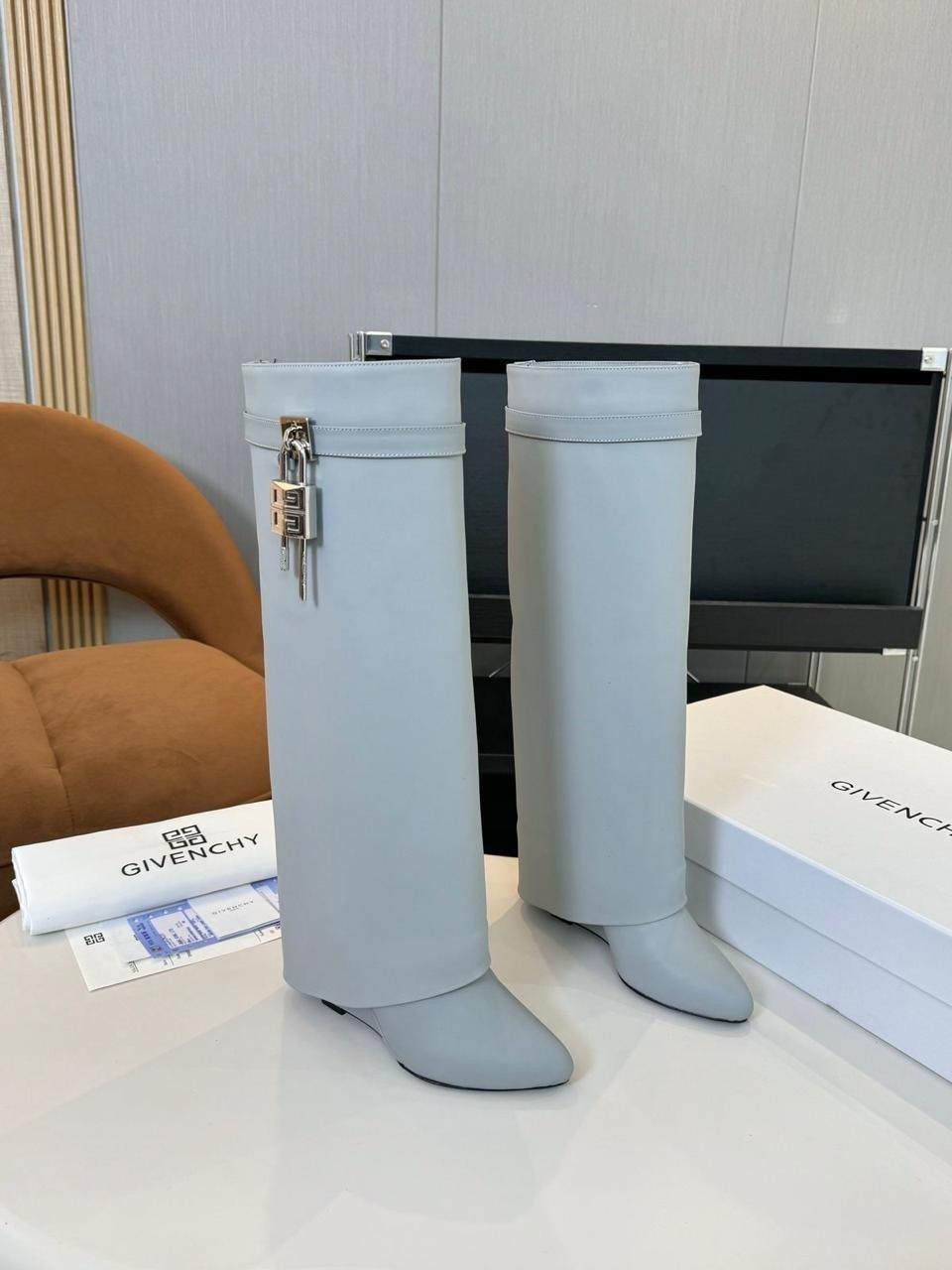 givenchy сапоги,сапоги живанши,женские сапоги givenchy кожаные черные,сапоги женские givenchy модель 412327,givency черные кожаные сапоги для женщин