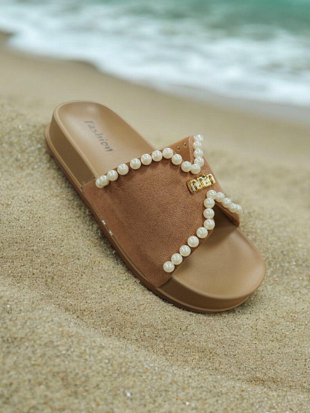 шлепанцы женские,модные шлепанцы,,модные тапочки,летние тапочки