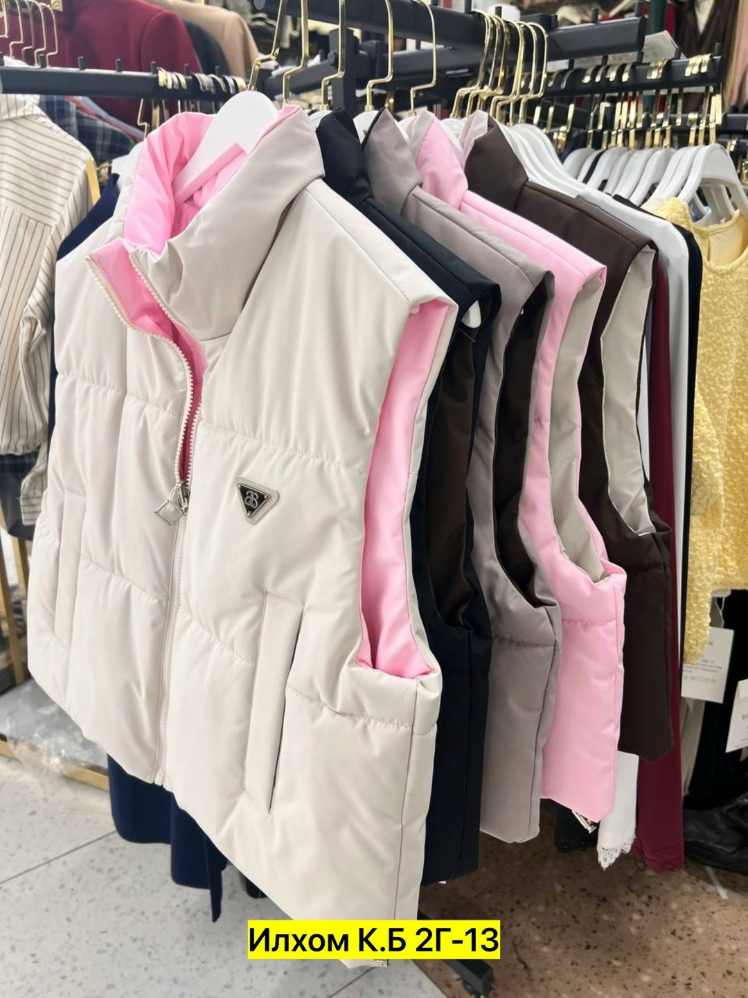 жилетка женская,жилетка prada,женский короткий ветрозащитный жилет на утином пуху prada,жилет,жилетка