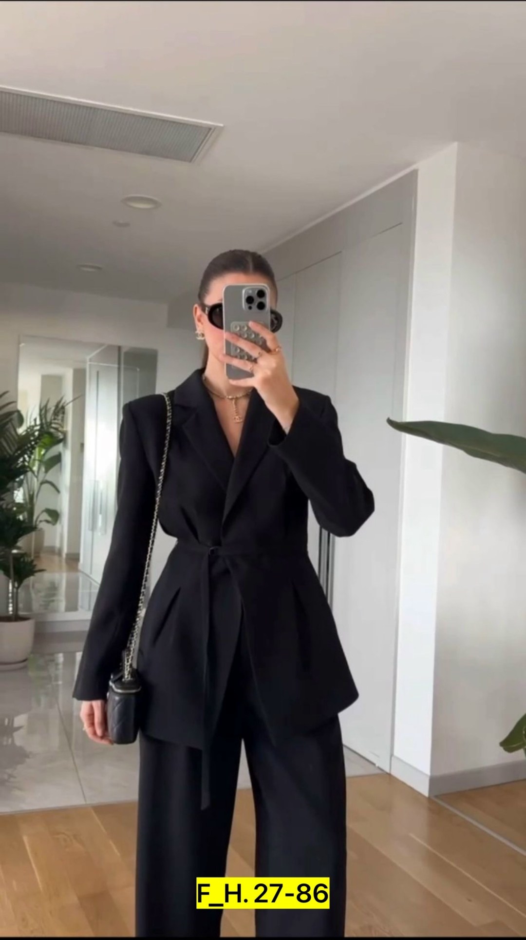 брючный костюм,женский брючный костюм,черный брючный костюм,брючный костюм женский черный классический,брючный костюм женский свободного кроя