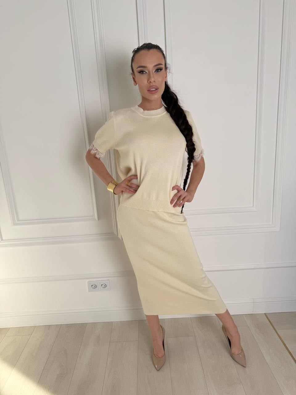 трикотажные костюмы с юбкой,трикотажный костюм с юбкой офис вязаный,костюм с юбкой,костюм двойка джемпер и юбка,белый вязаный костюм с юбкой