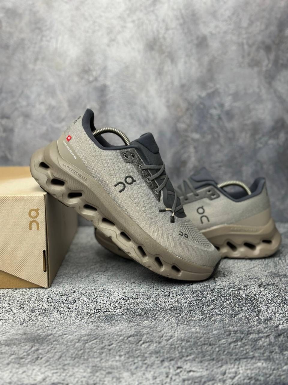 on cloudtilt кроссовки,кроссовки,кроссовки on cloudtilt серебристый серый,кроссовки cloudtilt "cinder/sand" on running,мужские кроссовки