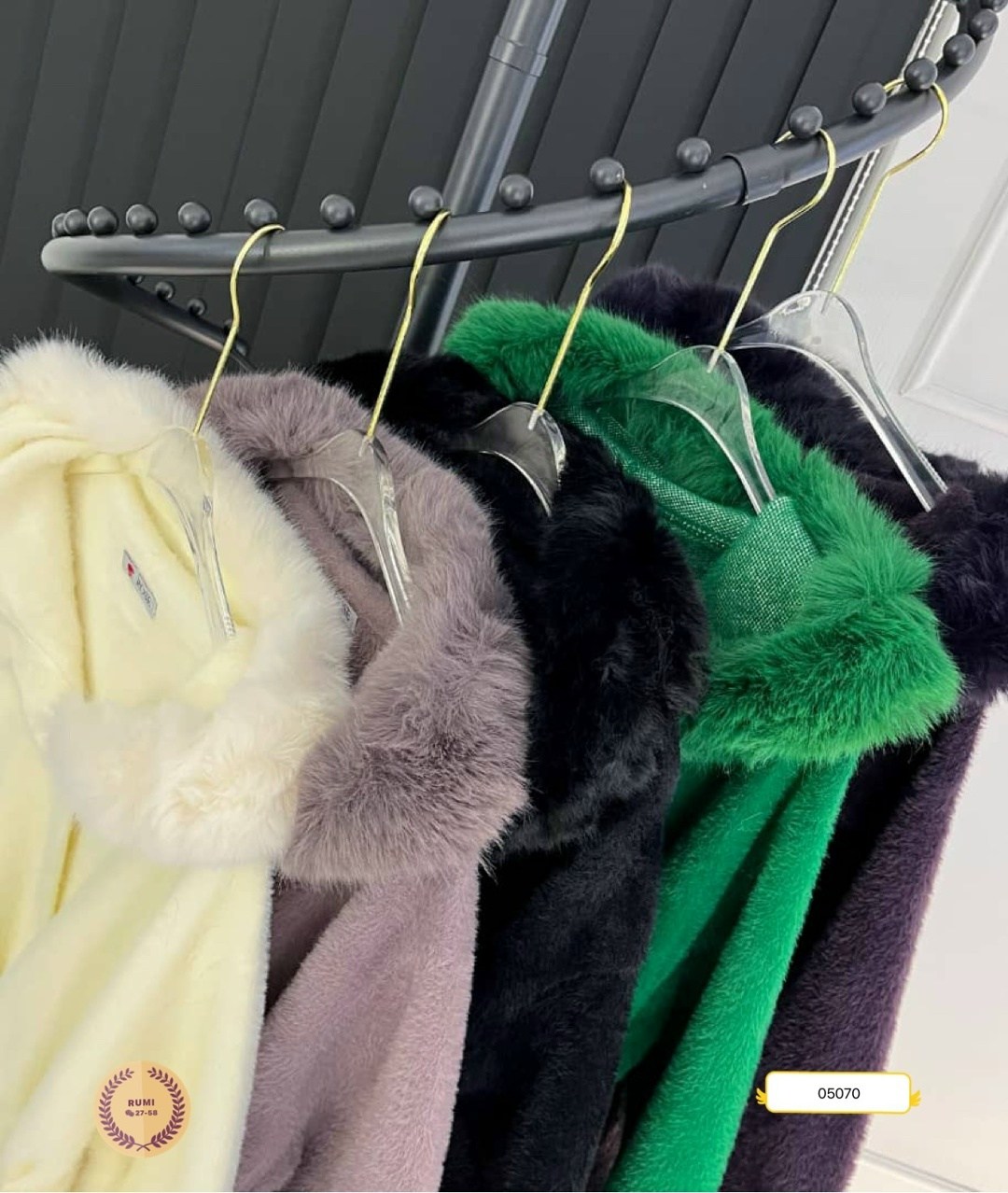 шубка,шуба зеленая,пальто с мехом,шуба с капюшоном,шуба норковая