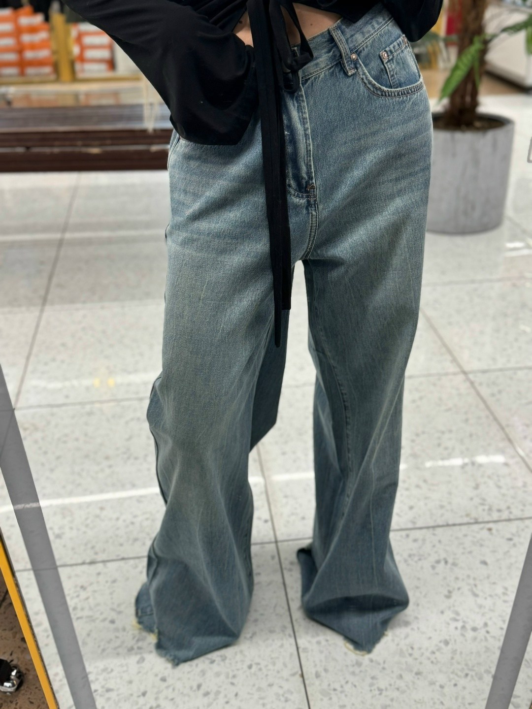 джинсовые брюки,джинсы широкие женские,джинсы широкие,джинсы с широкими штанинами,джинсы женские