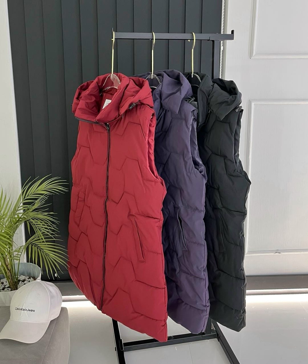 жилетка женская,теплый жилет,жилетка удлиненная,жилетка с капюшоном,жилет утепленный женский