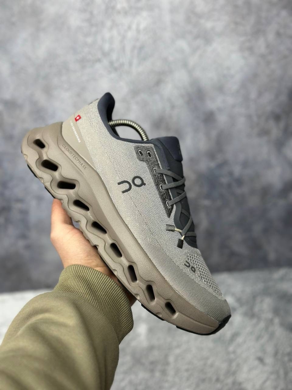 on cloudtilt кроссовки,кроссовки,кроссовки on cloudtilt серебристый серый,кроссовки cloudtilt "cinder/sand" on running,мужские кроссовки