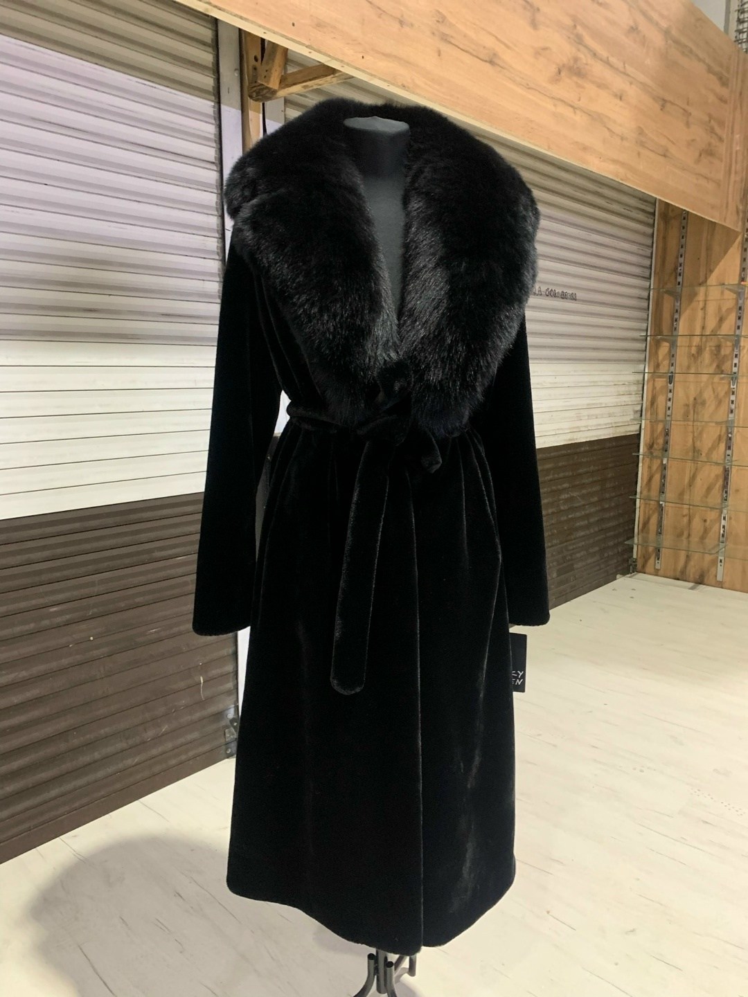 шуба мутоновая с чернобуркой,шуба норковая,шуба с чернобуркой воротником,шуба из астрагана с воротником отделка песец,норковая шуба с чернобуркой