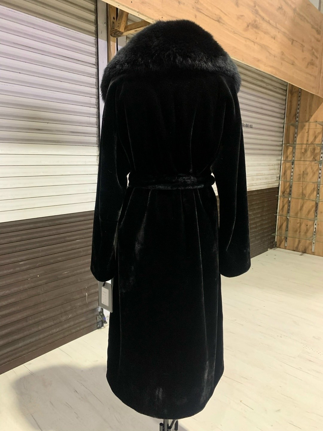 шуба мутоновая с чернобуркой,шуба норковая,шуба с чернобуркой воротником,шуба из астрагана с воротником отделка песец,норковая шуба с чернобуркой