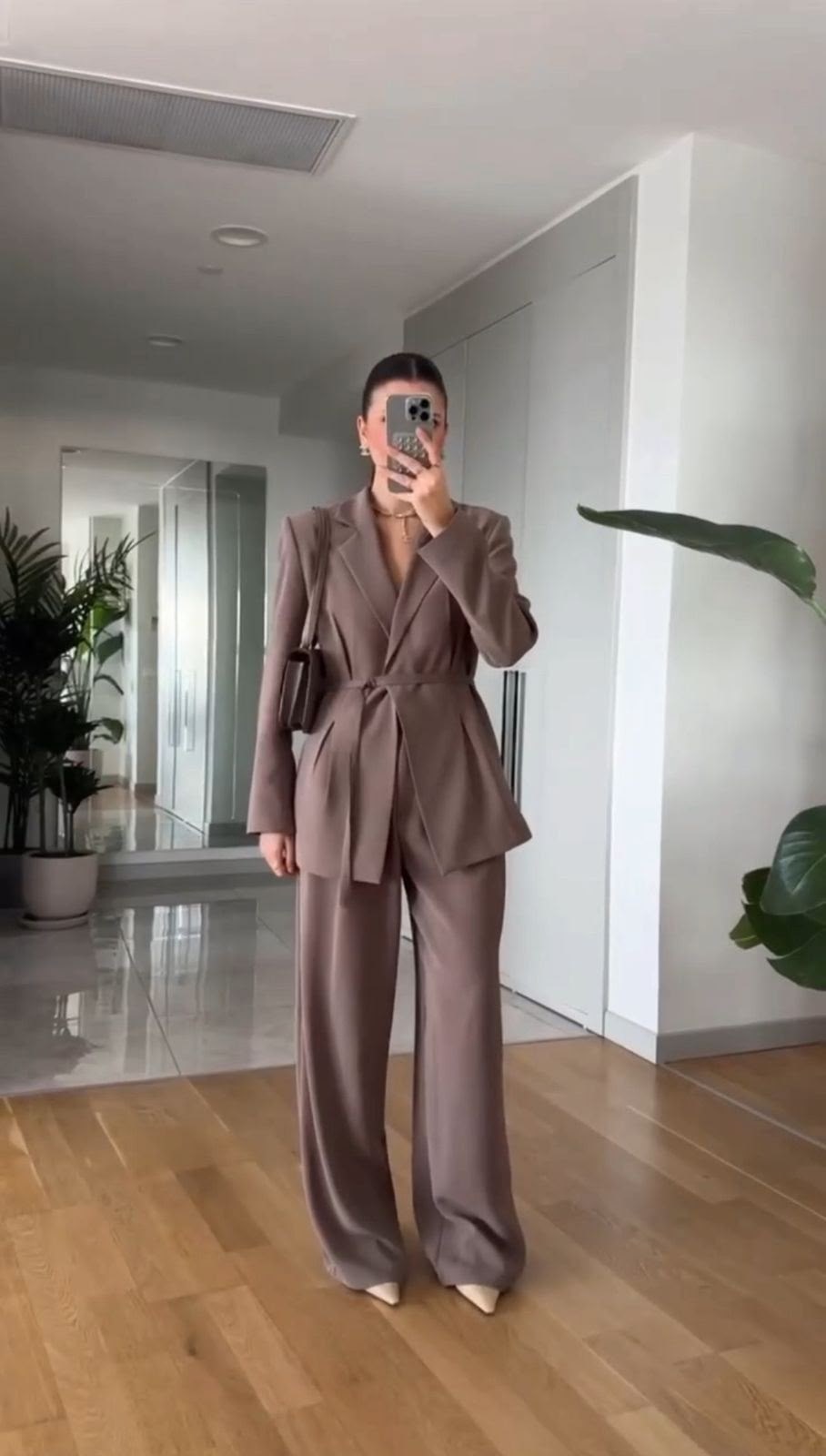 женский брючный костюм,черный брючный костюм,брючный костюм женский черный классический,классические костюмы,костюм женский