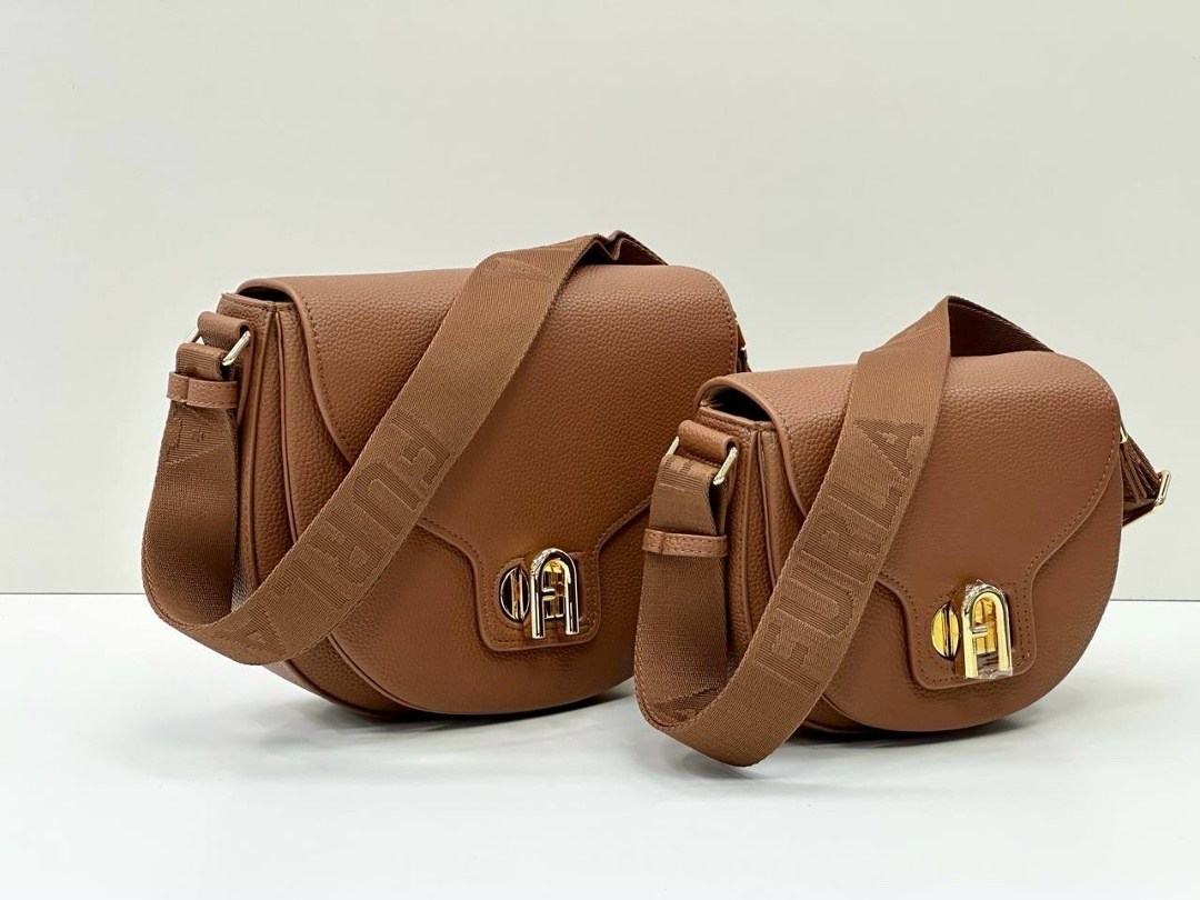 сумка через плечо furla lotus s crossbody серо-коричневый,бежевая сумка,сумка кросс-боди кожаная goccia mini furla,сумка бежевая женская,сумка coccinelle