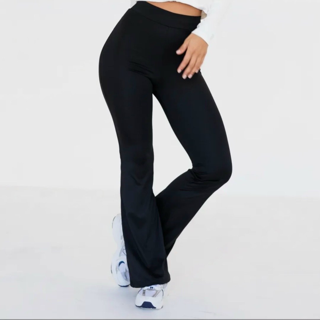 леггинсы клеш от колена спортивные мода-а цвет черный,спортивные легинсы клеш,лосины клёш,брюки для фитнеса,леггинсы спортивные расклешенные с высокой талией черный