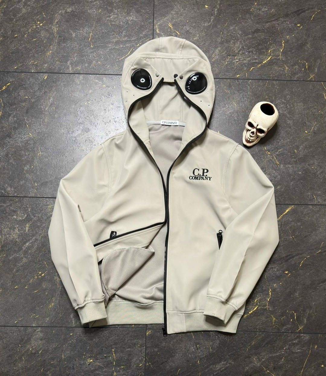 c.p company зип худи белая,зип худи c.p. company,c.p. company soft shell goggle jacket,c.p. company soft shell goggle jacket grey,худи сипи компани c.p. company цвет белый