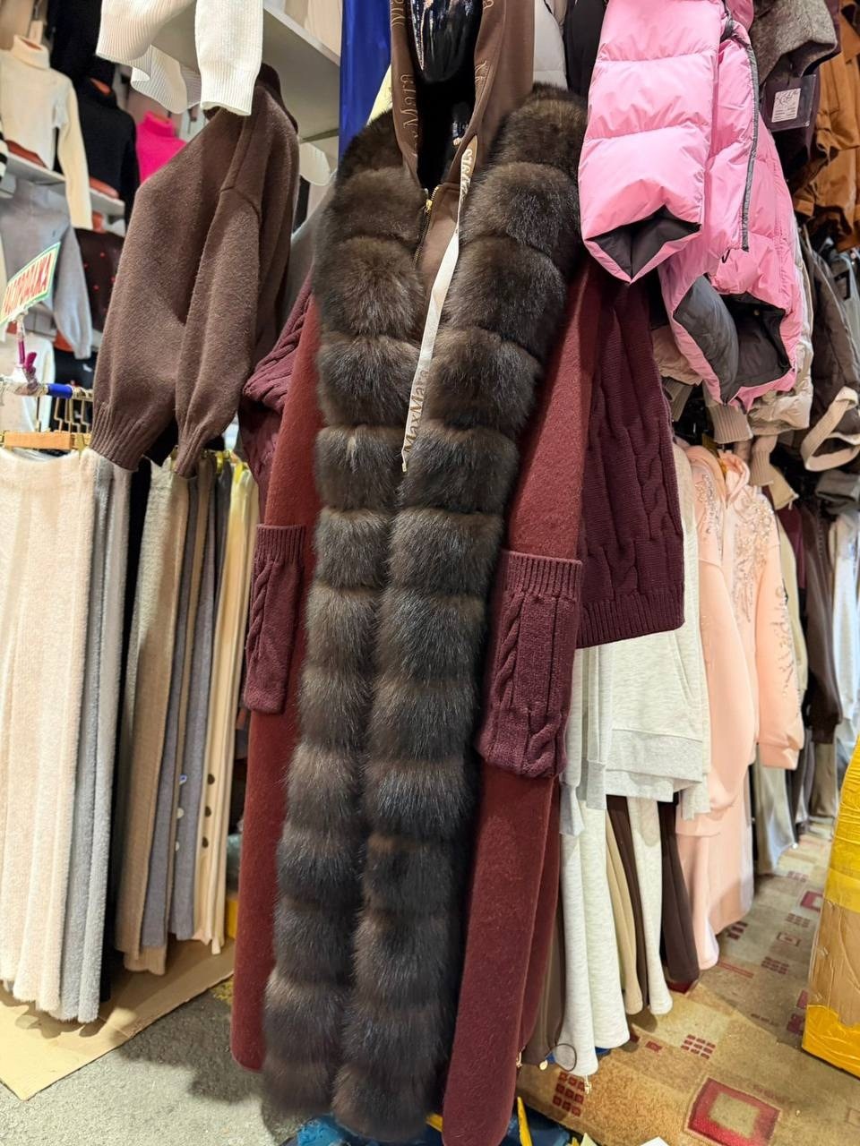 коричневый кардиган с мехом песца yana kraft brand,кардиган длинный с отделкой натурального меха песца,кардиган с мехом песца,кардиган с мехом финского песца yana kraft brand,коричневый кардиган с мех