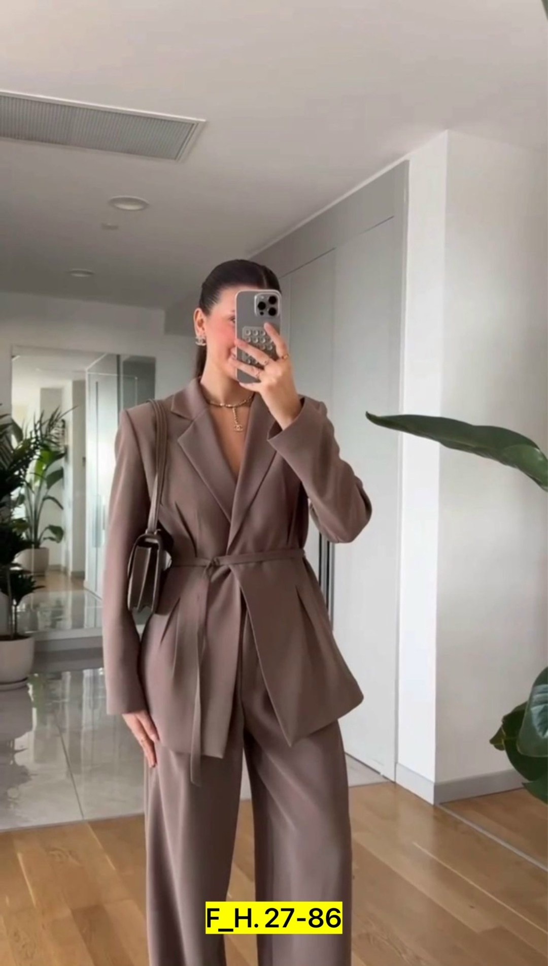 брючный костюм,женский брючный костюм,черный брючный костюм,брючный костюм женский черный классический,брючный костюм женский свободного кроя