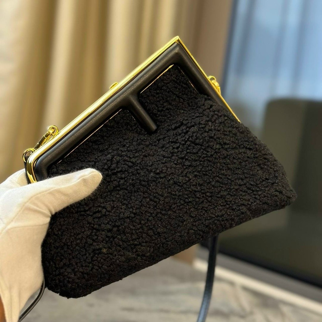 fendi сумка,сумка,фенди сумка,fendi сумка на плечо,сумка женская fendi