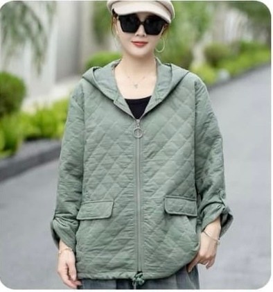 куртка теплая,повседневная куртка,куртка женская,стеганая куртка с капюшоном,куртка женская с капюшоном