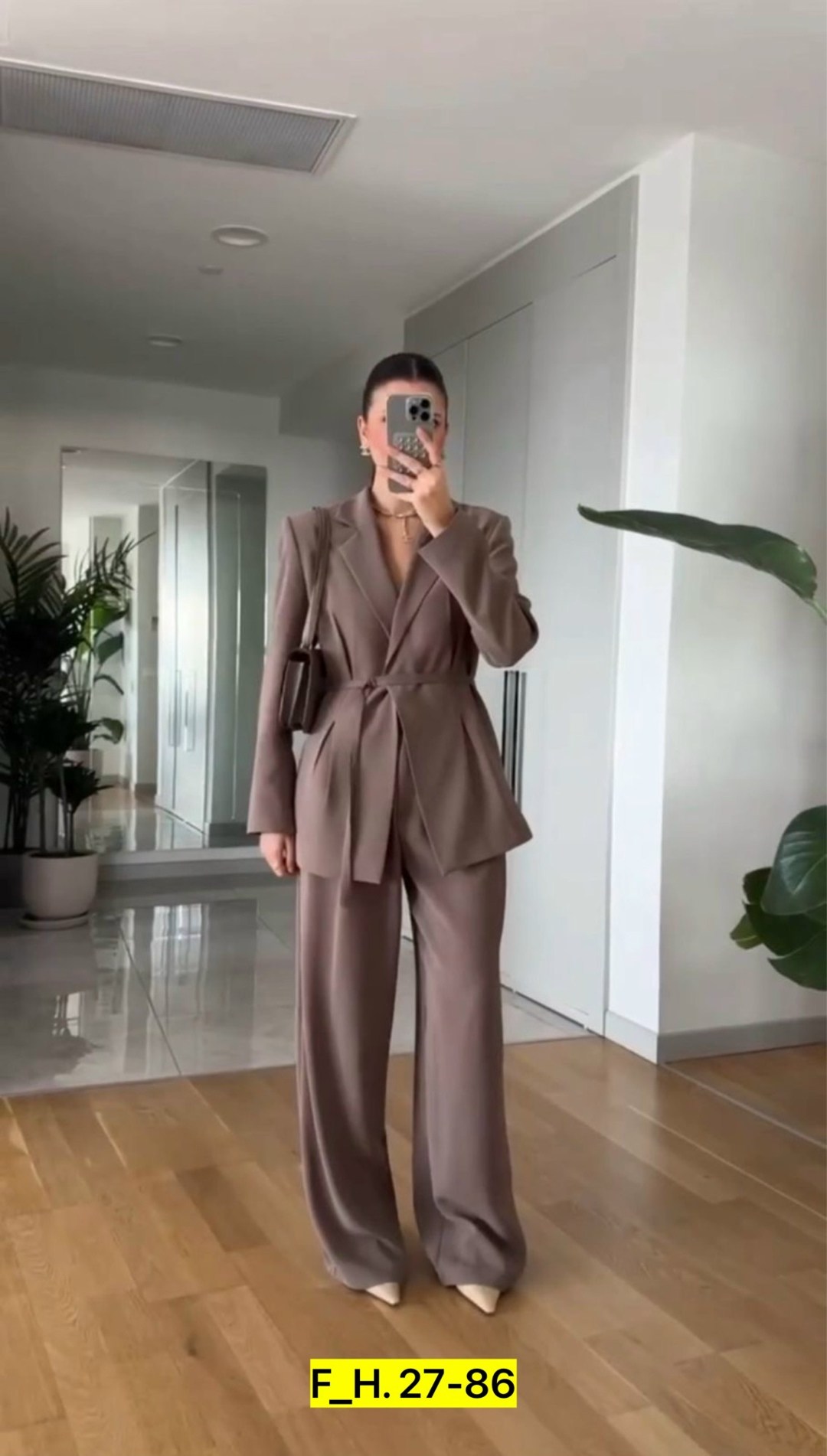 брючный костюм,женский брючный костюм,черный брючный костюм,брючный костюм женский черный классический,брючный костюм женский свободного кроя