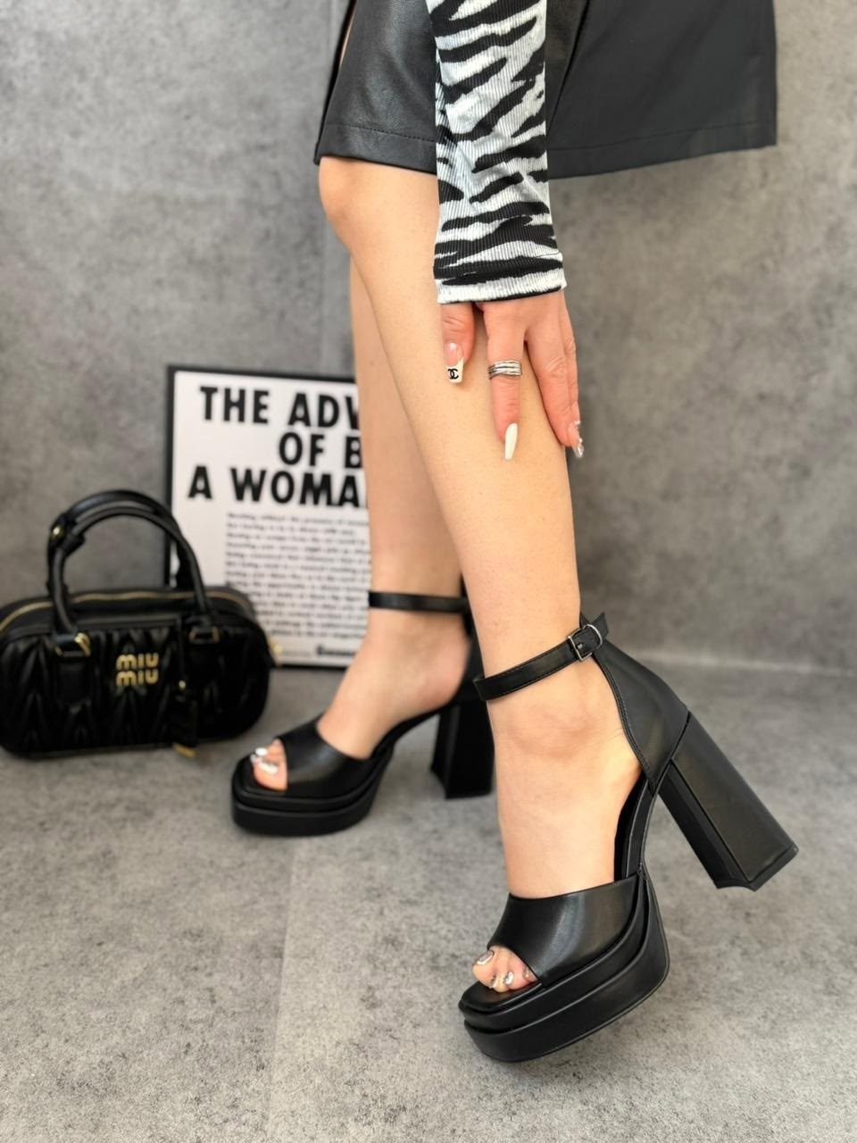 босоножки на платформе и каблуке,женские босоножки,босоножки на платформе,босоножки на каблуках,черные босоножки на низком каблуке