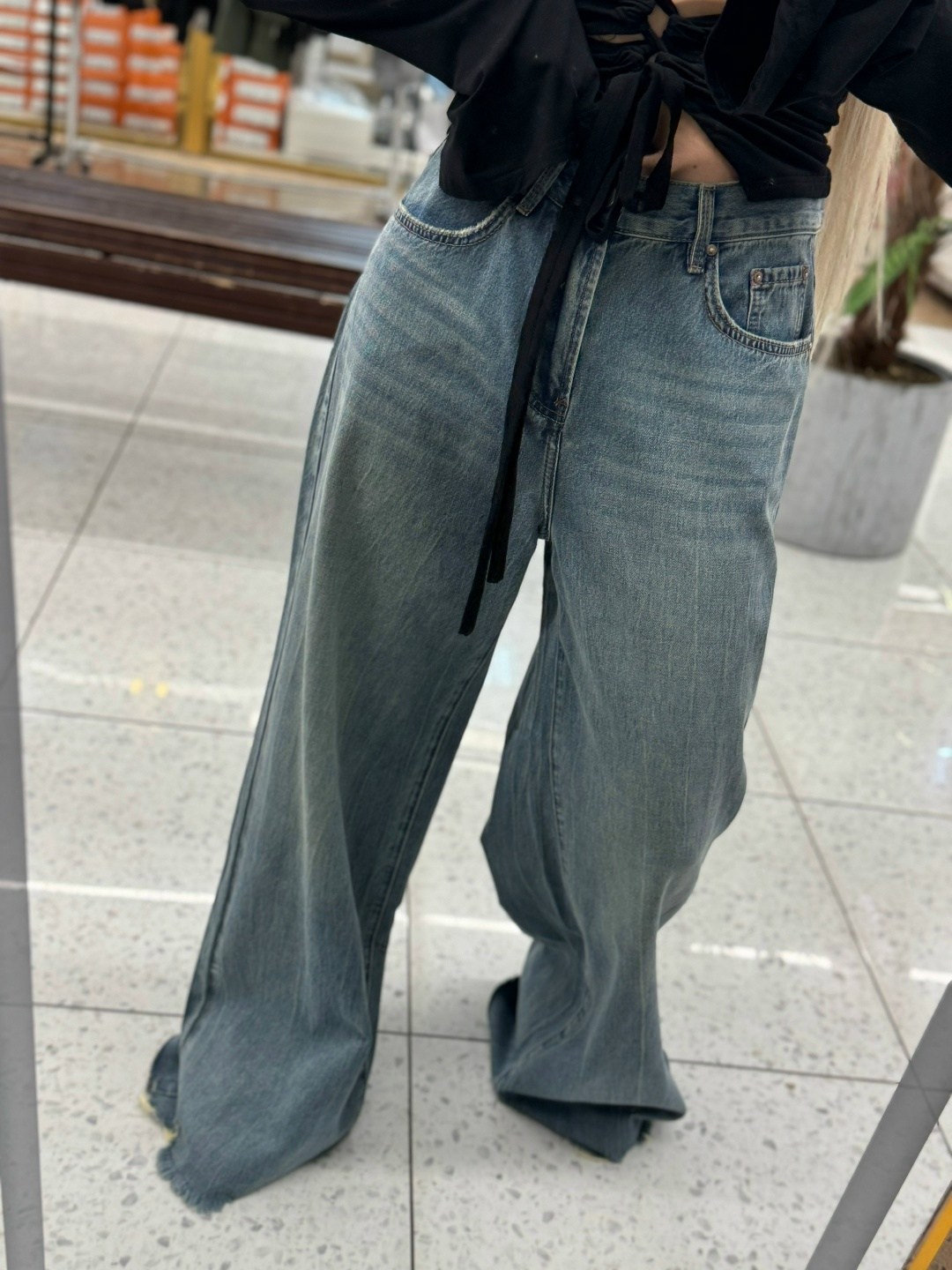 джинсовые брюки,джинсы широкие женские,джинсы широкие,джинсы с широкими штанинами,джинсы женские