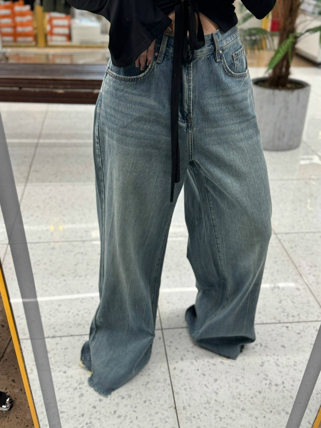 джинсовые брюки,джинсы широкие женские,джинсы широкие,джинсы с широкими штанинами,джинсы женские