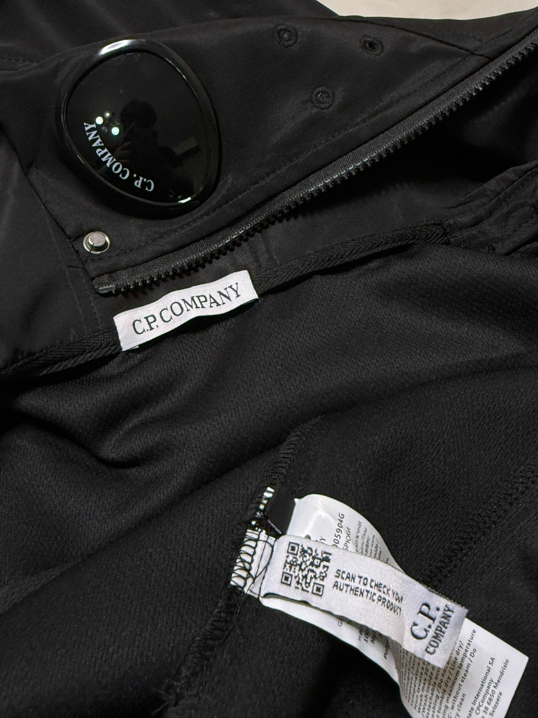 c.p company зип худи белая,c.p. company soft shell goggle jacket,худи сипи компани c.p. company,c p company зип худи,худи сипи компани c.p. company цвет белый