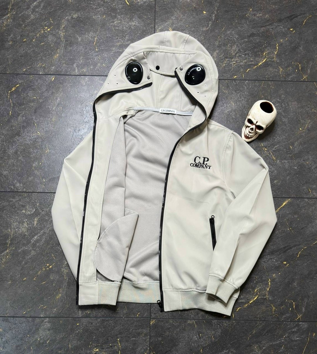 c.p company зип худи белая,зип худи c.p. company,c.p. company soft shell goggle jacket,c.p. company soft shell goggle jacket grey,худи сипи компани c.p. company цвет белый