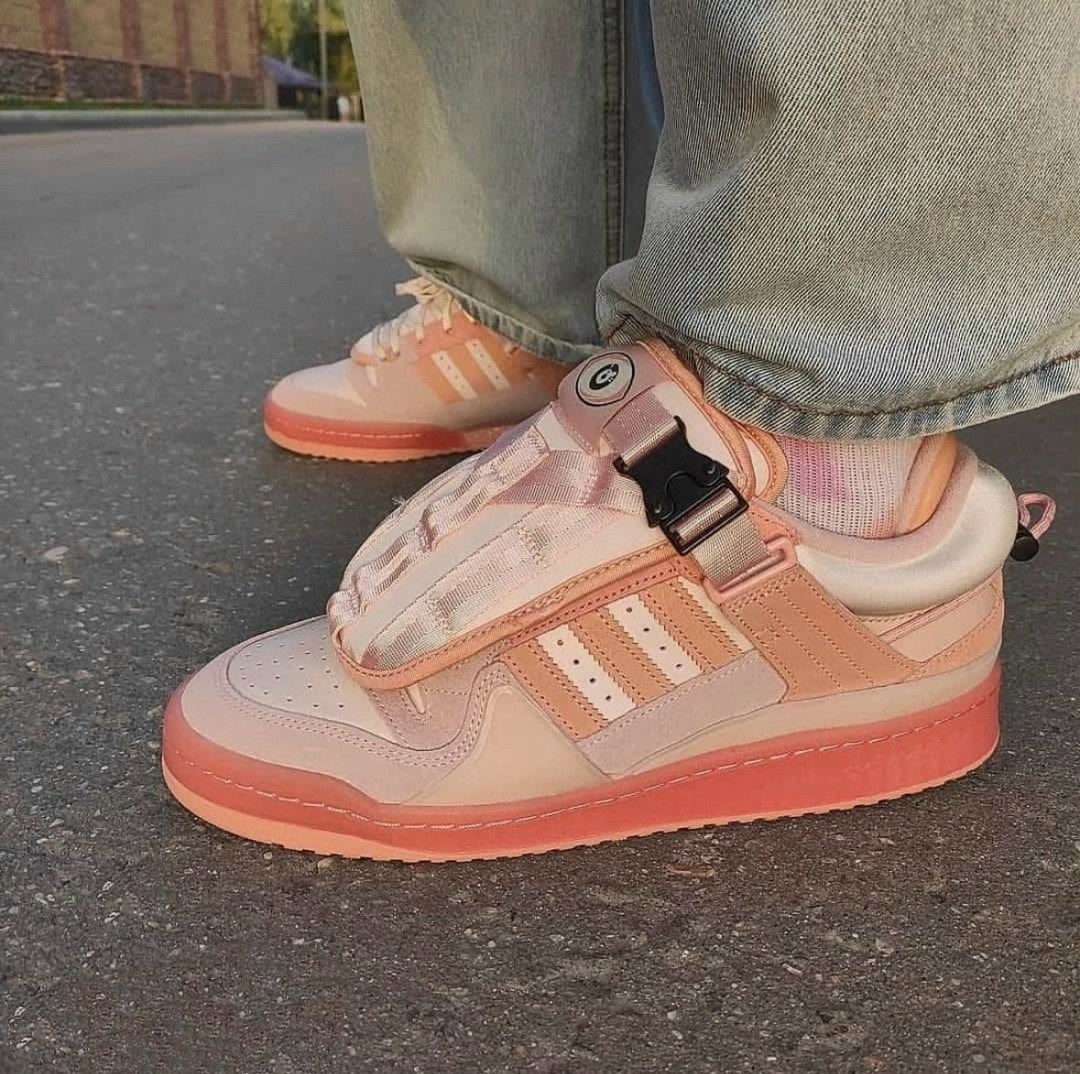 кроссовки адидас bad bunny,bad bunny x adidas forum buckle low,кроссовки adidas,кроссовки адидас,adidas bad bunny forum розовые