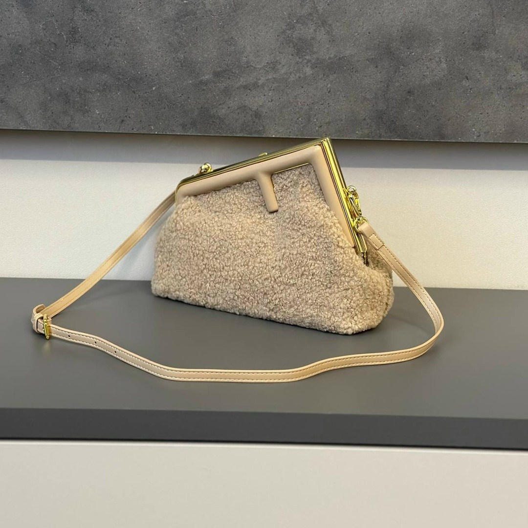 fendi сумка,сумка,фенди сумка,fendi сумка на плечо,сумка женская fendi