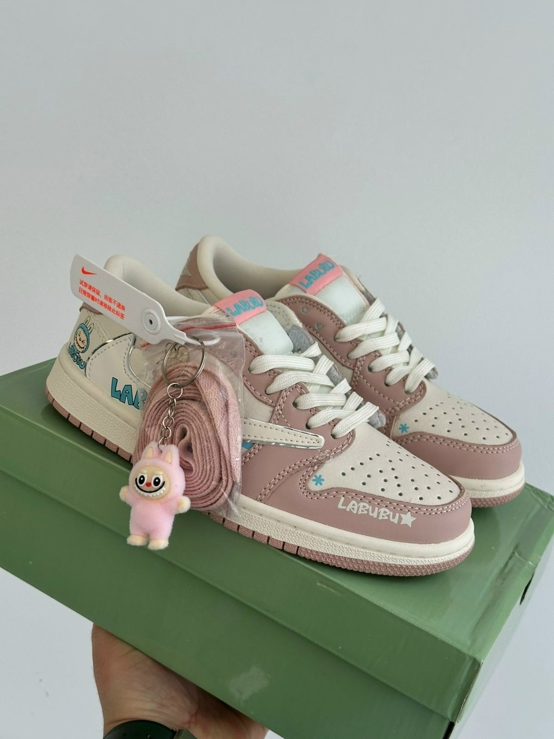кроссовки nike air jordan 1 low x travis scott x labubu,кроссовки nike air jordan 1 low,кроссовки,оригинальные кроссовки,женские кроссовки